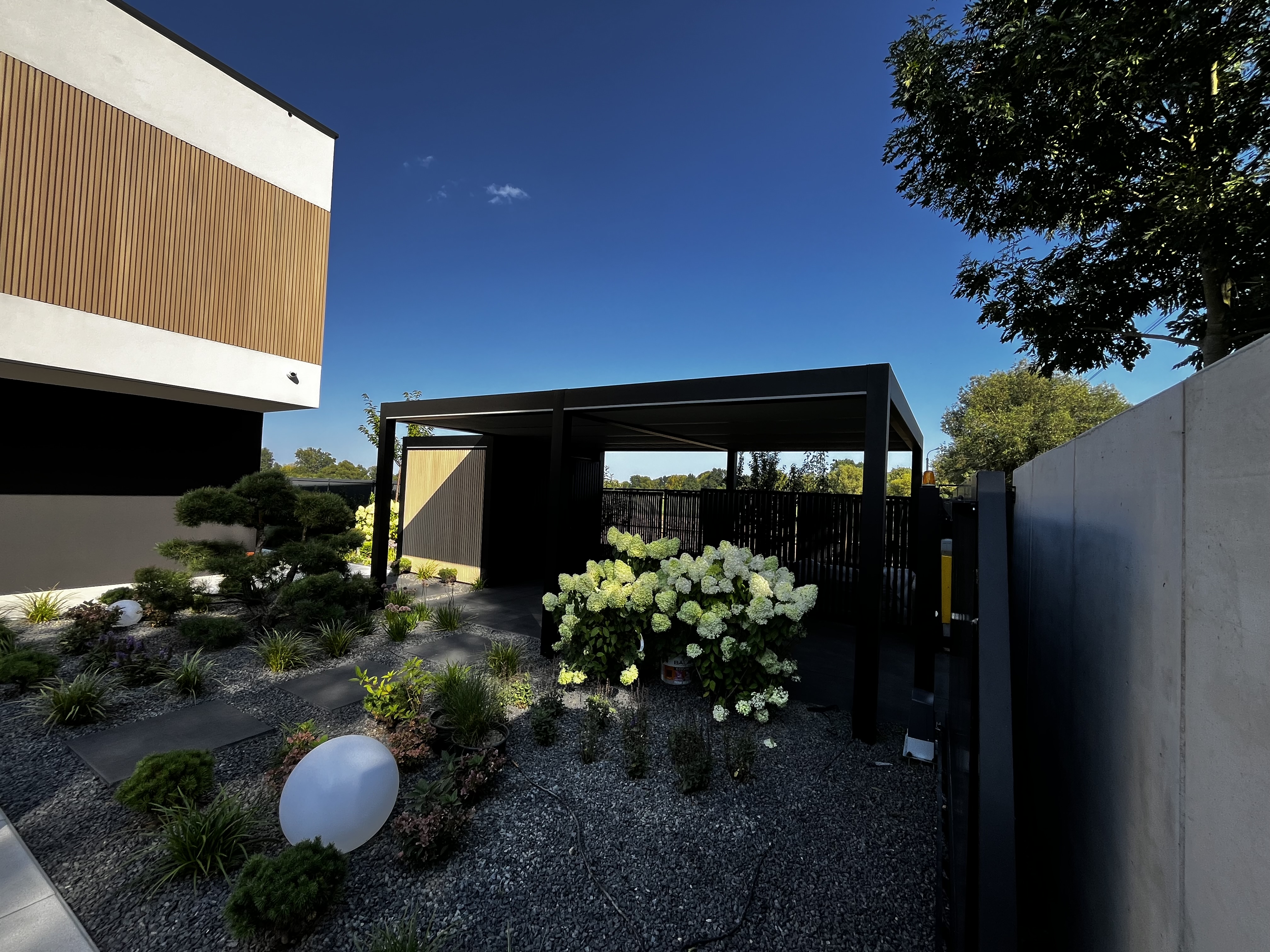 Louvered pergola